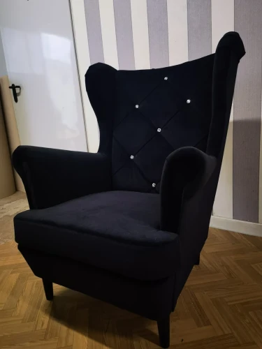 czarny fotel uszak velvet