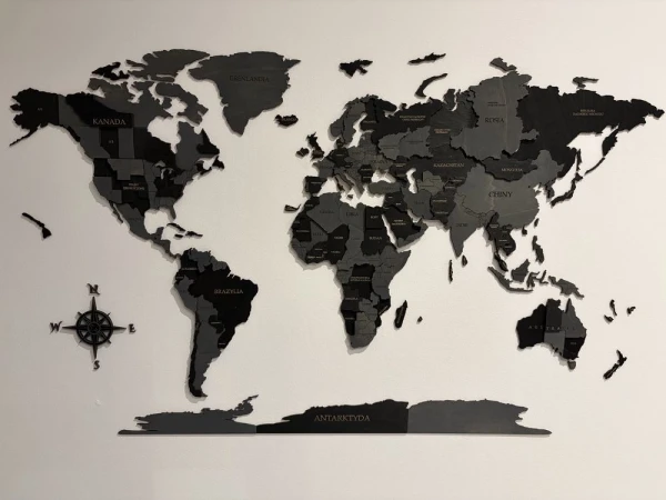 Dwukolorowa drewniana mapa świata 3D w kolorze czarny mat i szary na białej ścianie